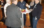 In den Pausen kamen die Gäste miteinander ins Gespräch ...  | Foto: René Sievert